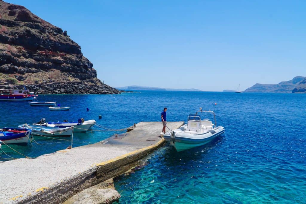 A DAY AT AMOUDI BAY IN SANTORINI | The Republic of Rose