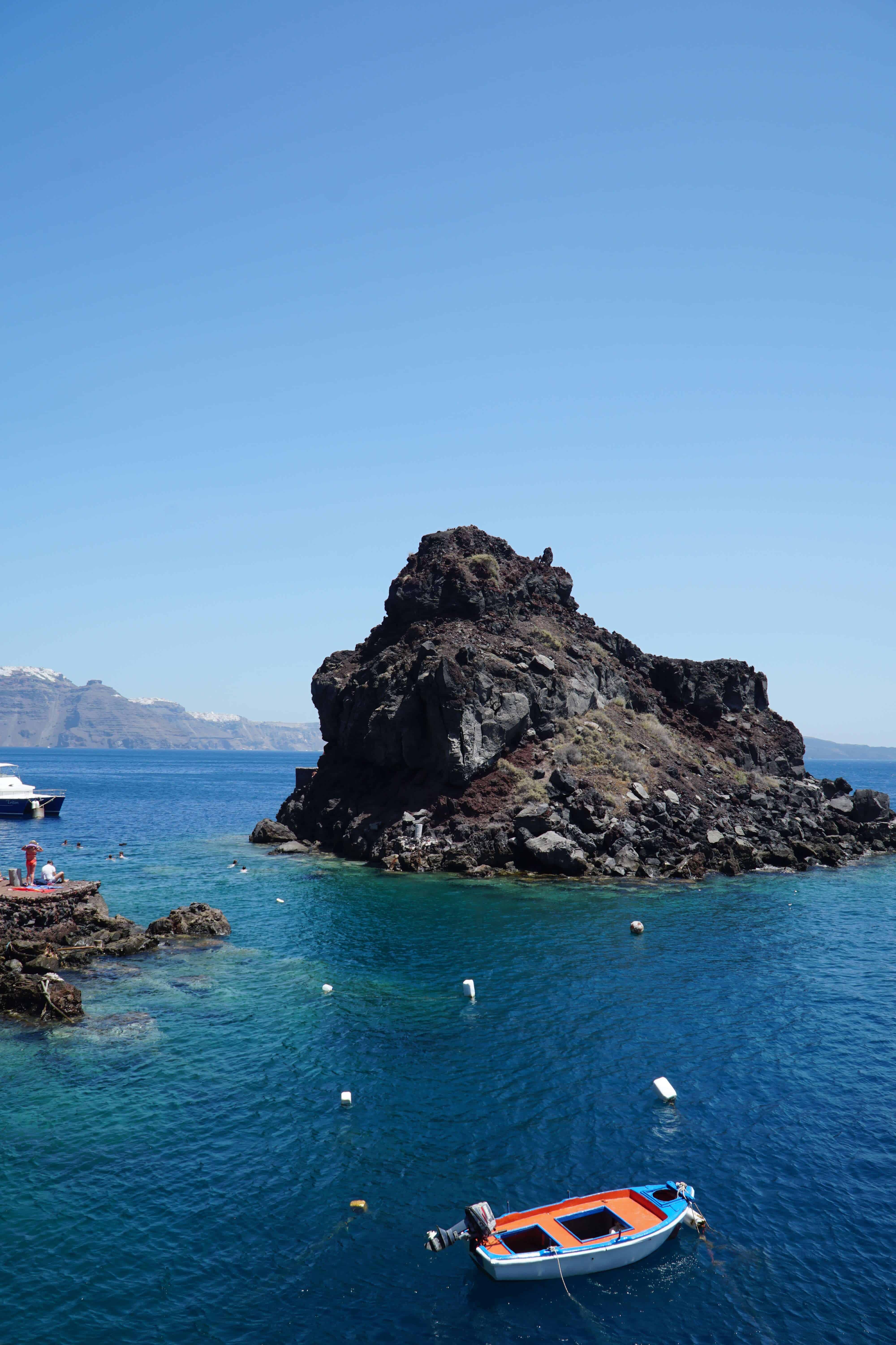 A DAY AT AMOUDI BAY IN SANTORINI | The Republic of Rose