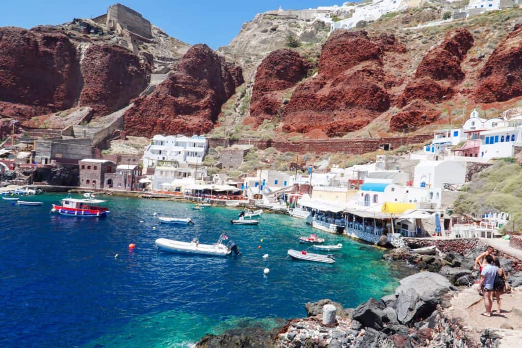 A DAY AT AMOUDI BAY IN SANTORINI | The Republic of Rose