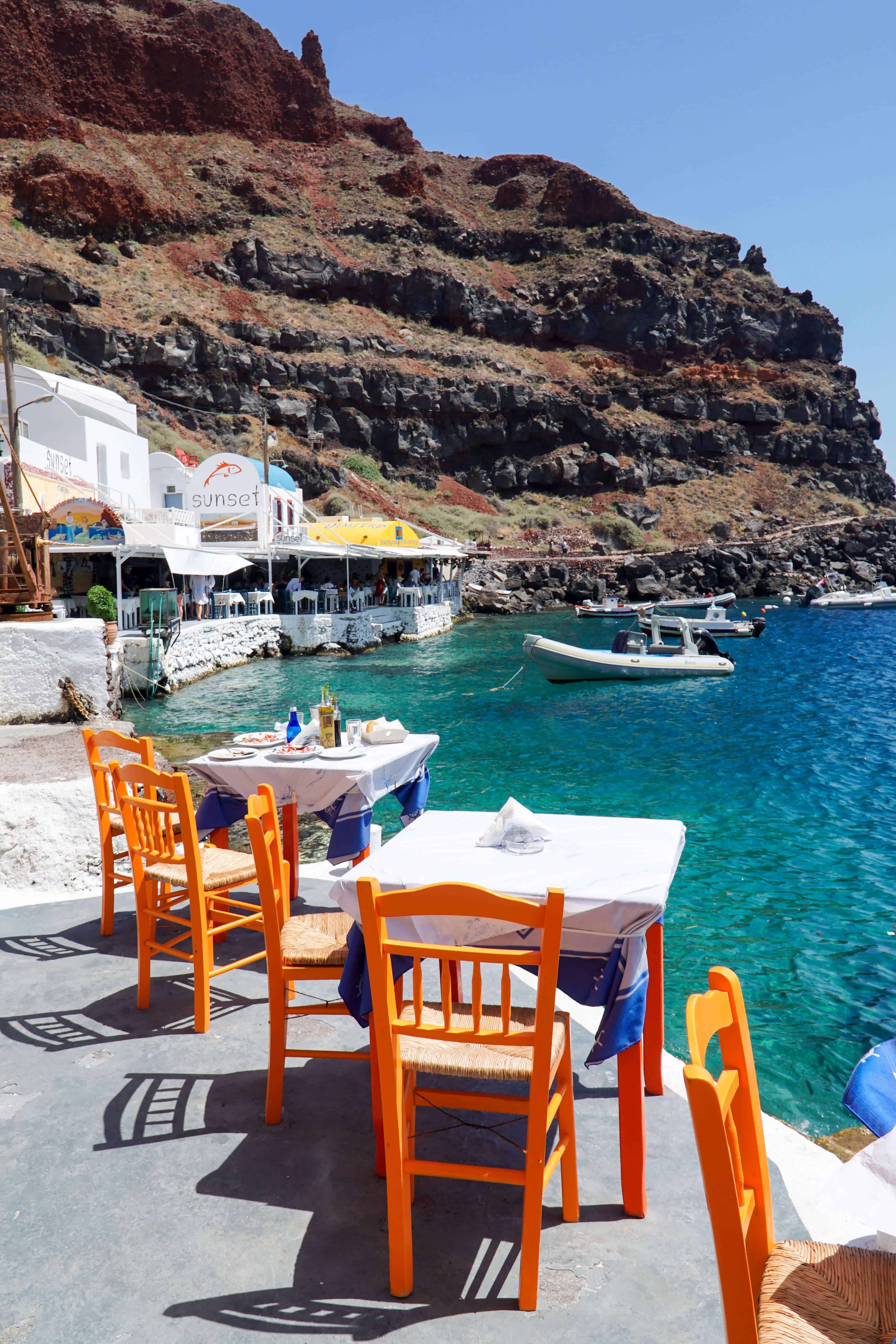 A DAY AT AMOUDI BAY IN SANTORINI | The Republic of Rose