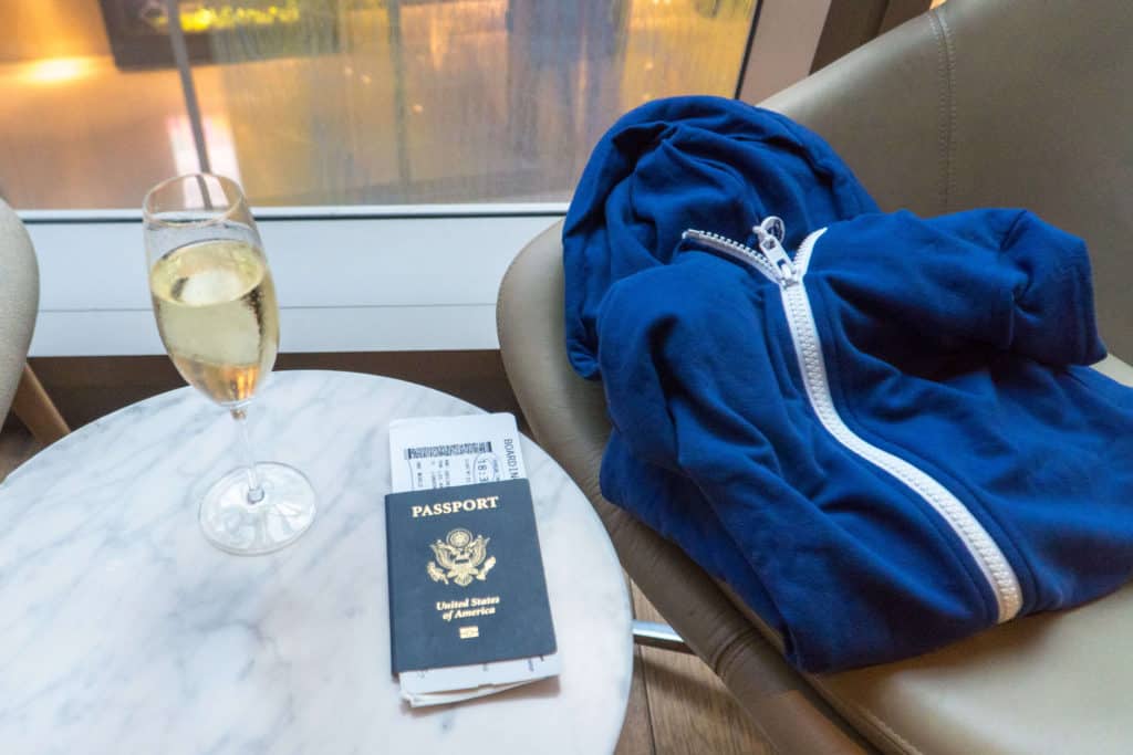 Traveling with Rev'pod Loungewear | The Republic of Rose | #Travel #Loungewear #TravelStyle #Style #AirportStyle #RevPod