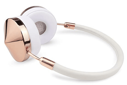 The Holiday Travel Gift Guide for Women | Wireless Headphones | The Republic of Rose | #Travel #GiftGuide #Holidays #Christmas
