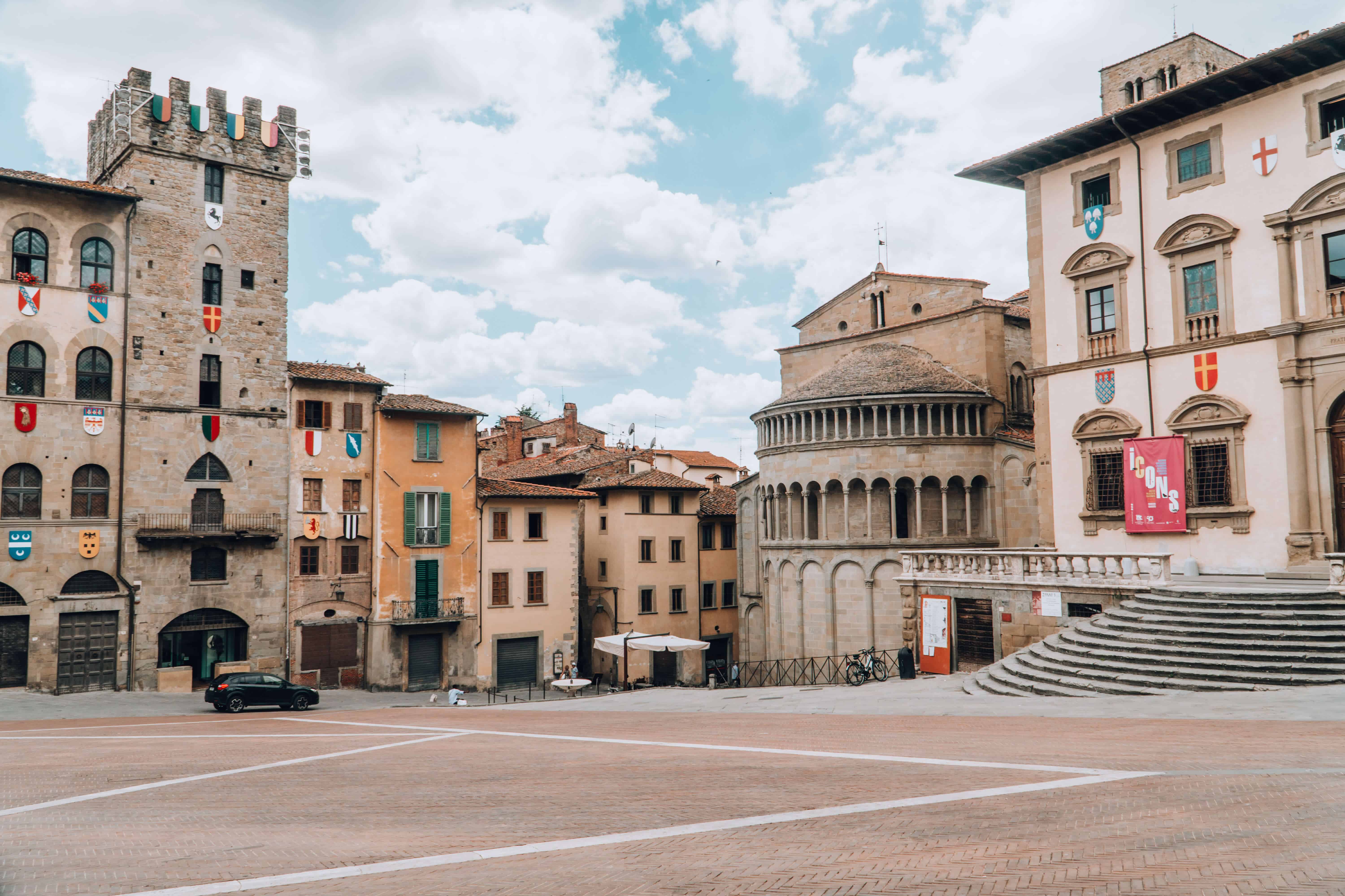Piazza in Arezzo | Tuscany, Italy in 20 Photos | The Republic of Rose