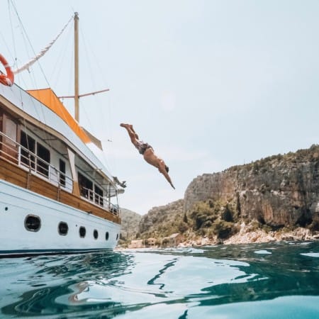 TIPS FOR EXPLORING CROATIA BY GULET | jumping off the boat | The Republic of Rose