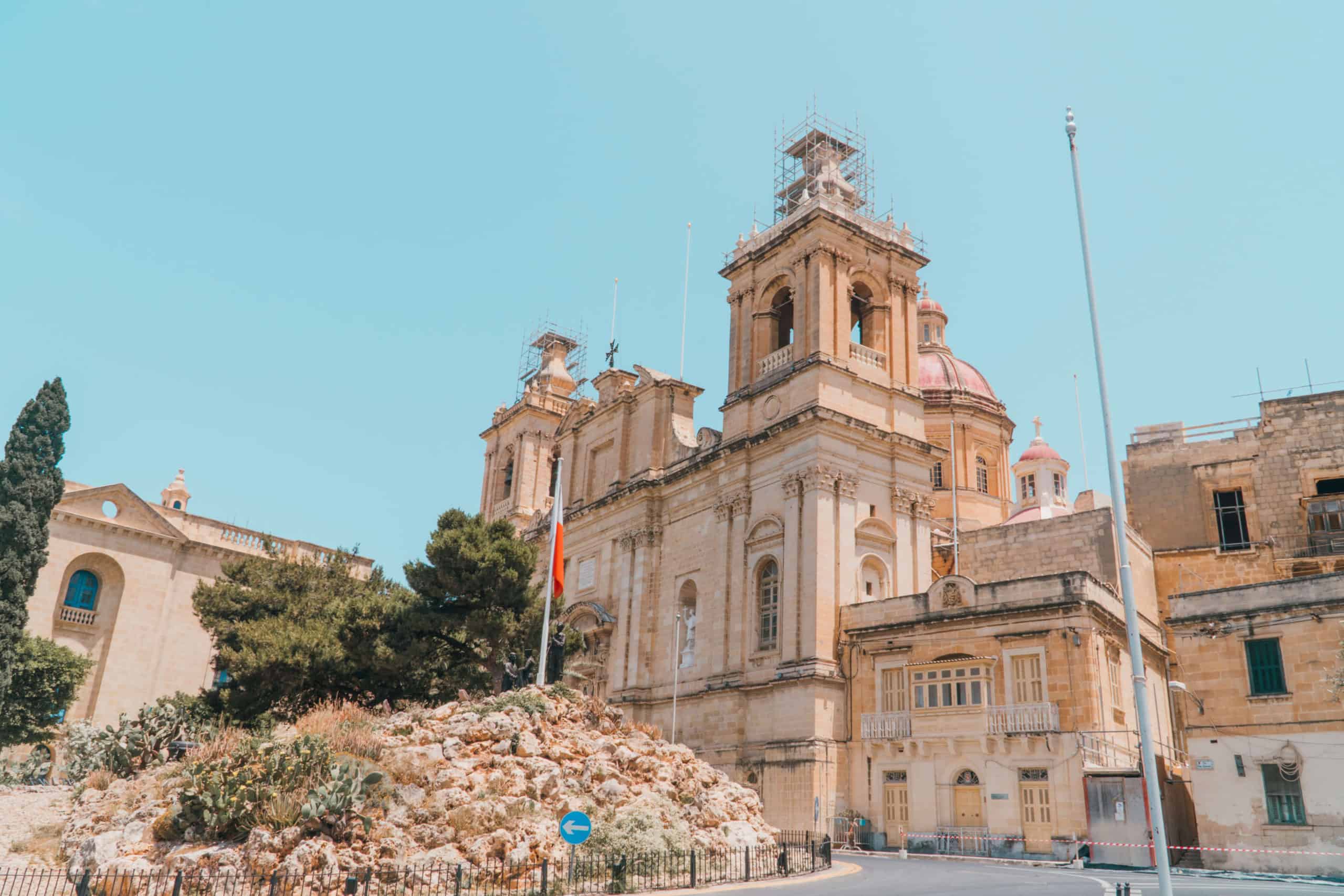 Architecture in Senglea | The Perfect 5 Day Malta Itinerary | The Republic of Rose