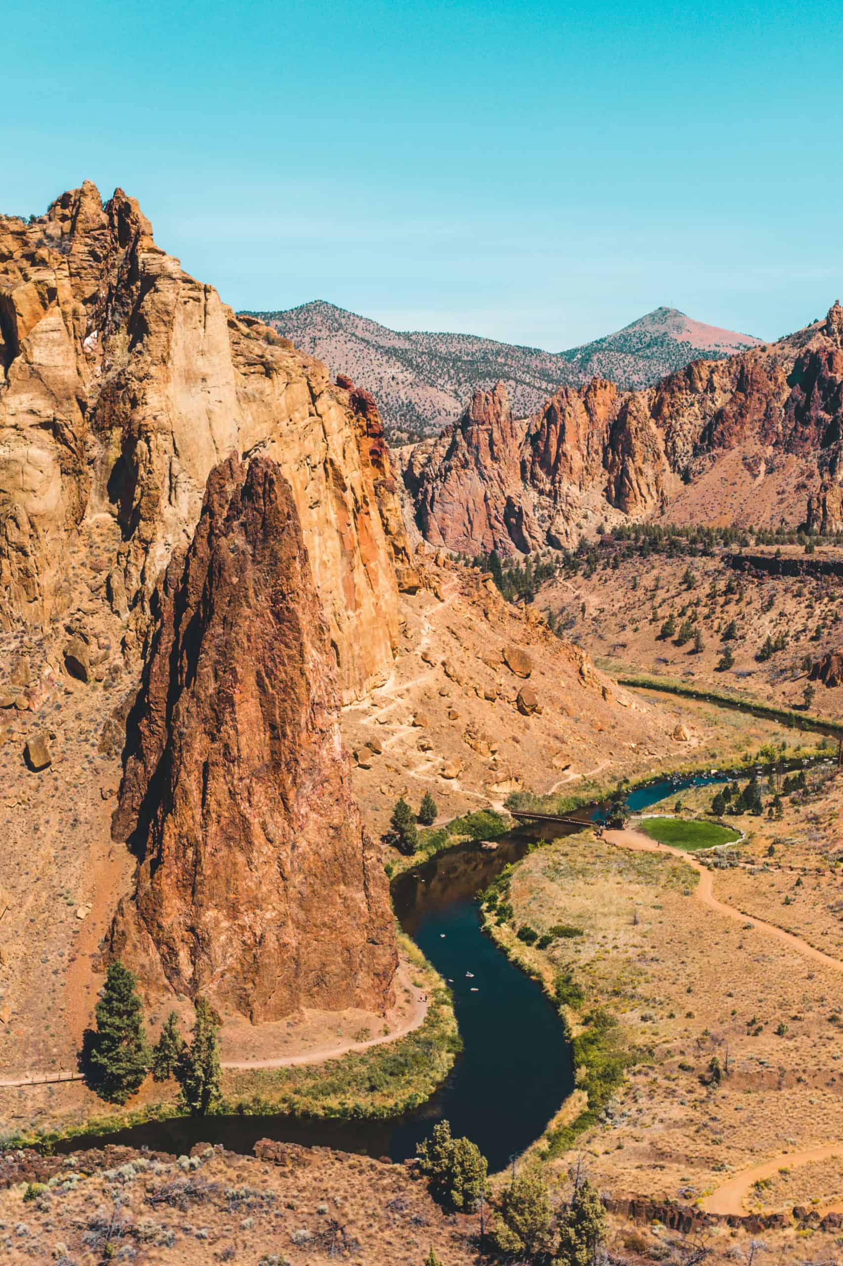 Smith Rock State Park - The Perfect Oregon Road Trip Itinerary | The Republic of Rose