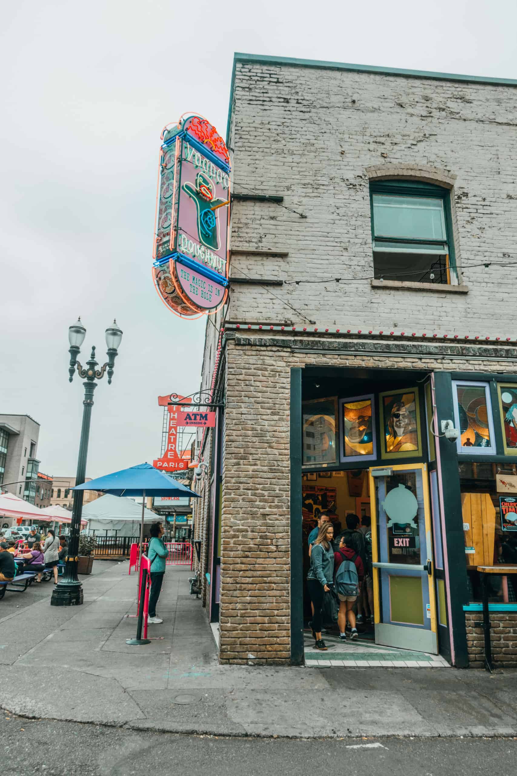 Voodoo Donuts in Portland, Oregon - The Perfect Oregon Road Trip Itinerary | The Republic of Rose