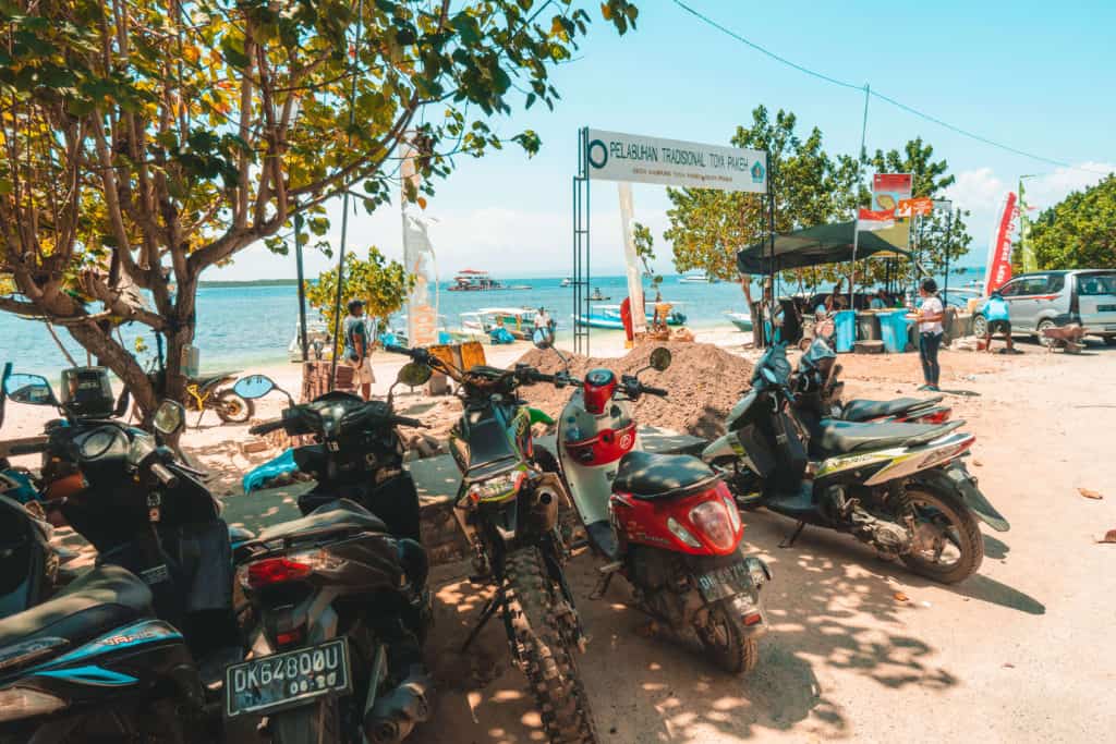 Renting a Scooter on the Nusa islands in Bali