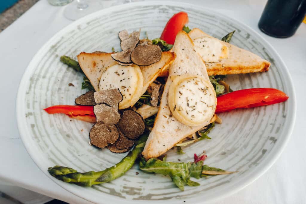 Goat cheese salad (Salade de Chêvre Chaud) at Paloma Beach