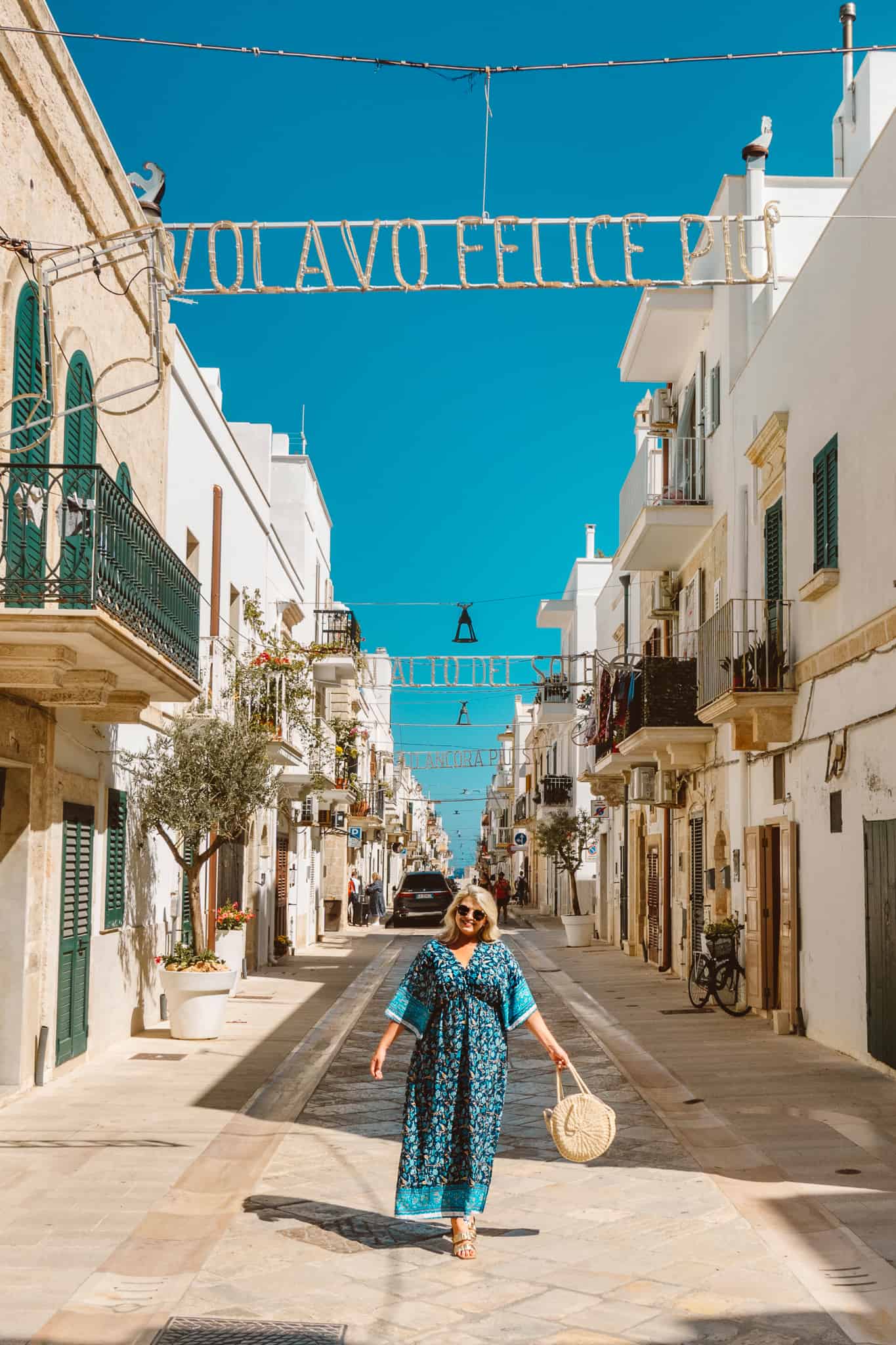 Volare lyrics on the streets of Polignano a Mare