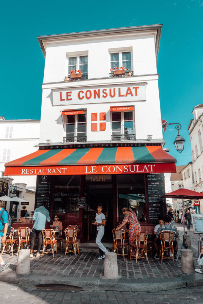Le Consulat cafe in Paris