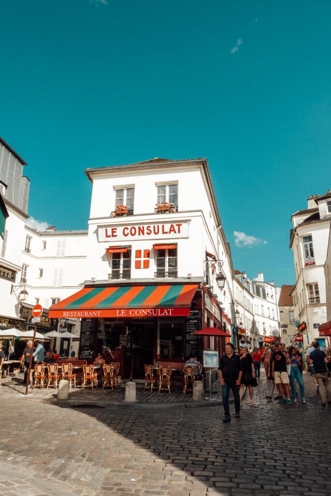 Le Consulat cafe in Paris