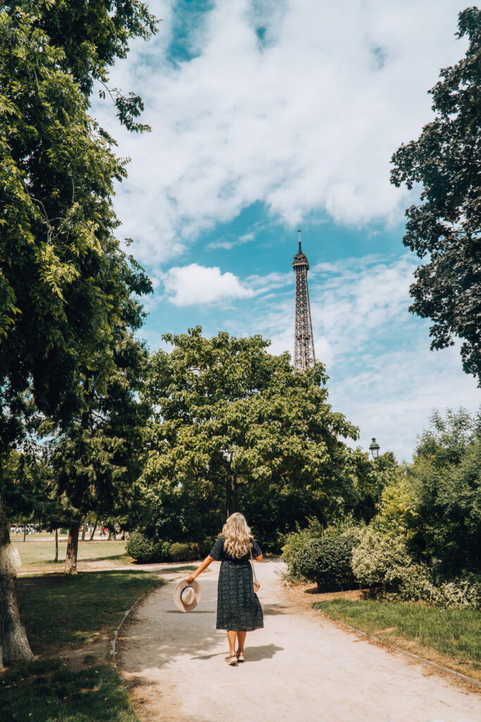 Walking towards the Eiffel Tower in Fontaine des Bois, Parcs et Jardins