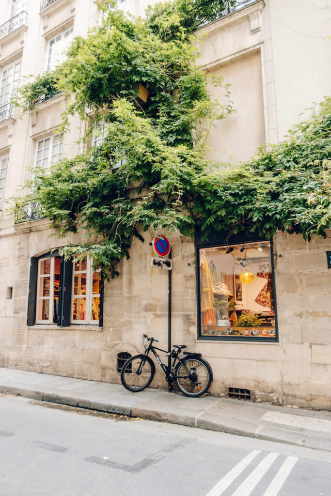 Charming street on Île Saint-Louis