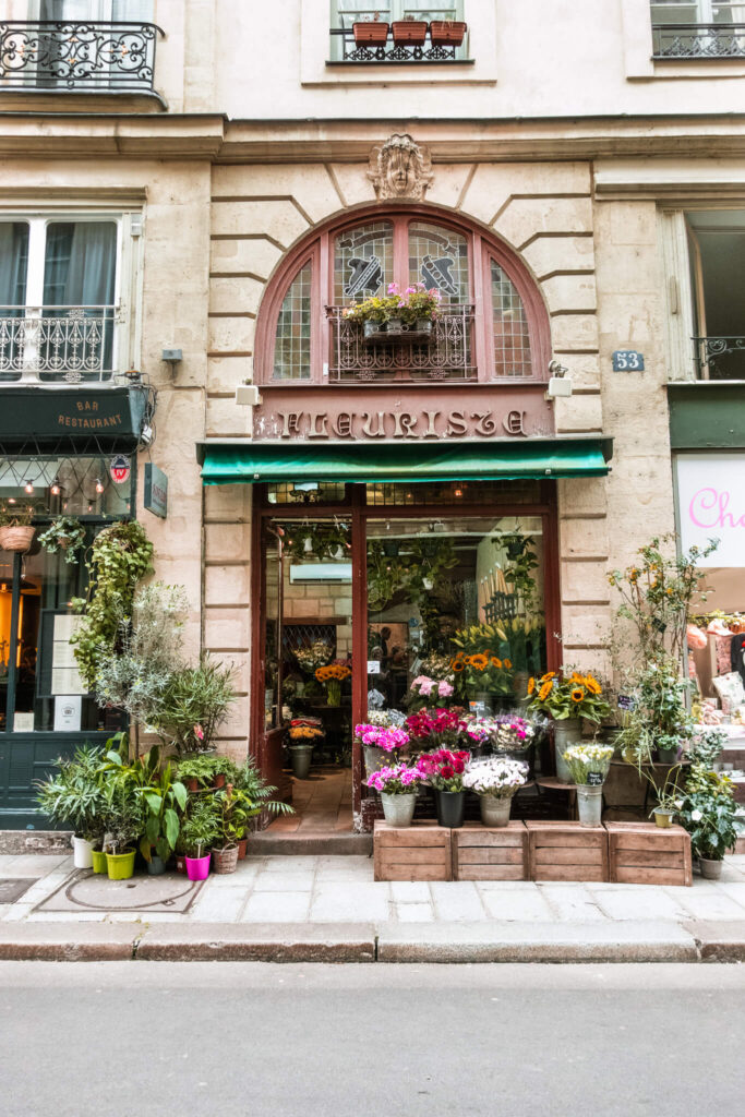 Charming street on Île Saint-Louis